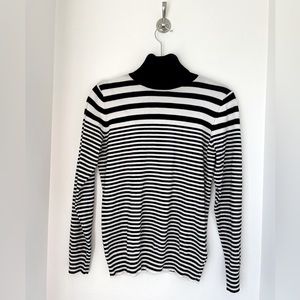 Joseph A. lightweight black and white sweater size PM